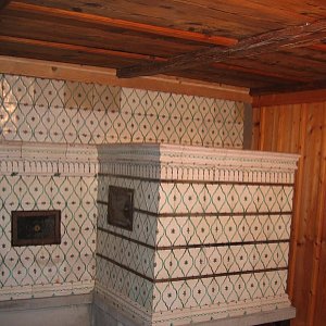 Bleiker Ofen aus dem 1700-1800 Jahrhundert mit Eichen Holzfüssen in Stettfurt TG