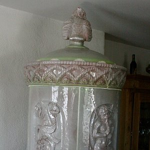 Turmofen von Mantel Elgg AG, mit Jagdmotiven, ca.1920-1940, nun im Zürcher Weinland zu Hause